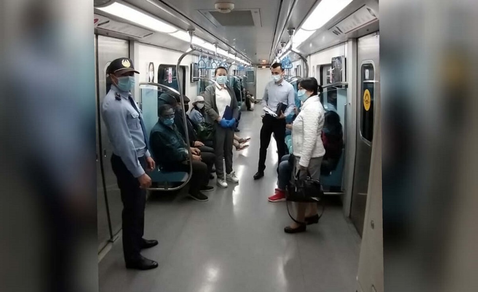 Соблюдение масочного режима в метро проверили полицейские Алматы 