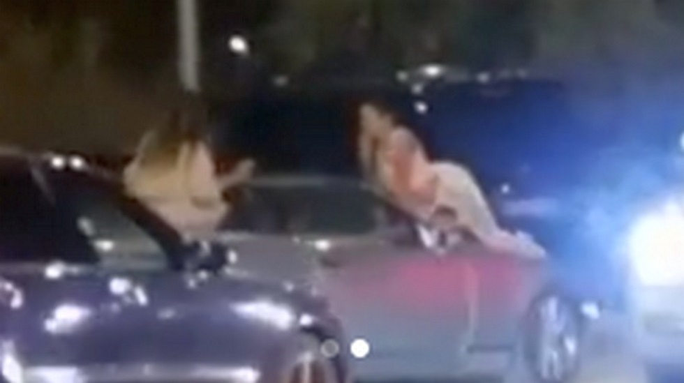 Прокатил девушек на капоте: как наказали водителя авто