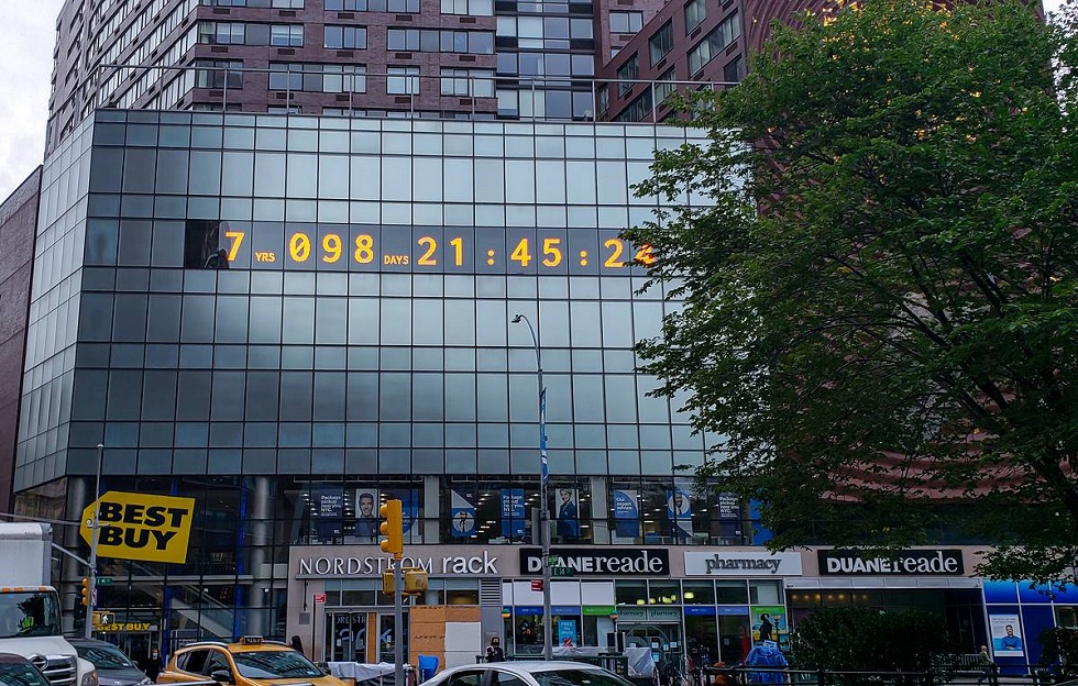 Часы, показывающие оставшееся время до конца света, появились в Нью-Йорке