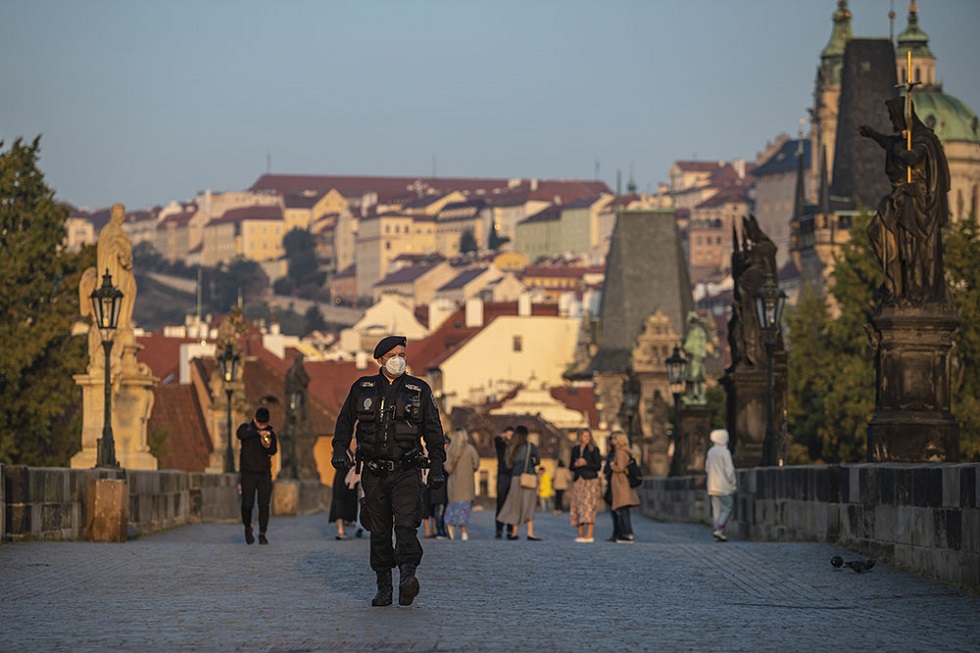 Коронавирус в Европе: Чехия вводит режим ЧС из-за второй волны