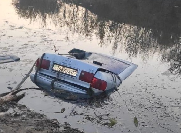 Под Уральском в реке утонуло авто: погибли дети
