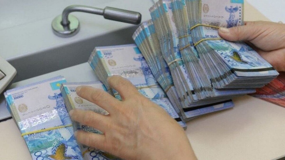 В Алматы экс-сотрудник СЭР вымогал у бизнесмена огромную сумму