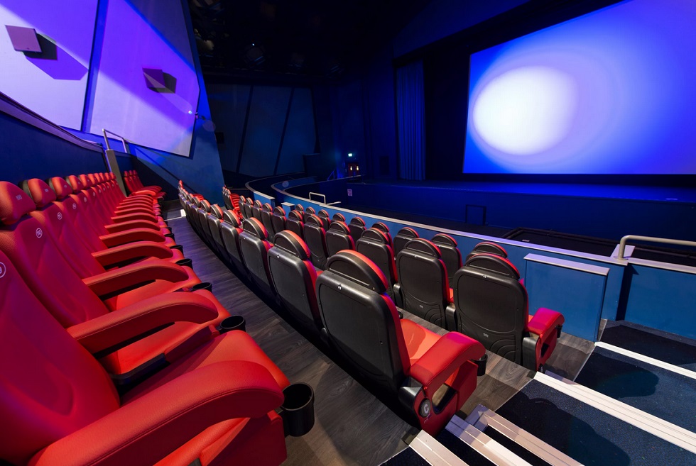 Пандемия COVID-19: В Лондоне закрывают кинотеатры, в Риме проводят кинофестиваль