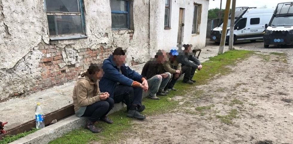 Семья фермеров на Украине держала в рабстве девять человек