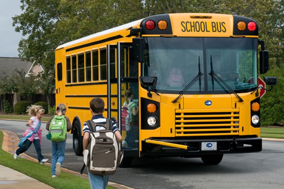 Ребенок угнал школьный автобус