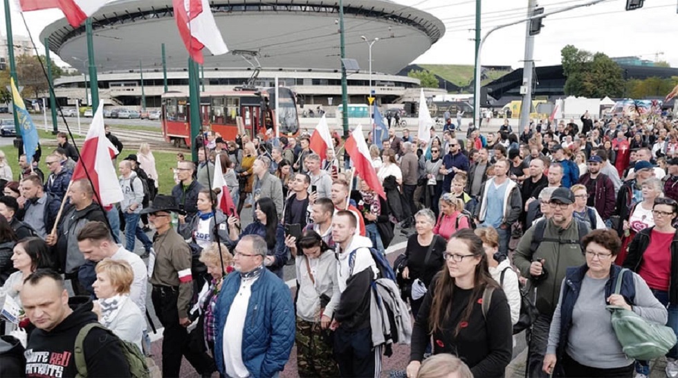 Противники масочного режима провели акции протеста в Польше 