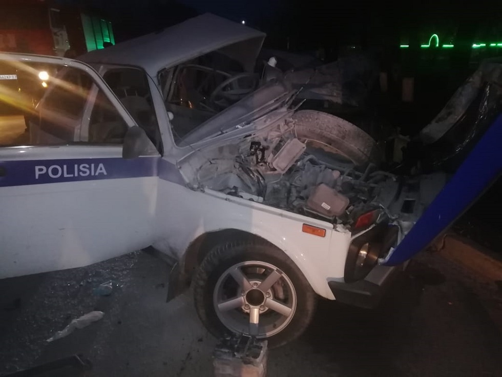 Жуткое ДТП в Щучинске: водитель Lexus протаранил полицейскую машину