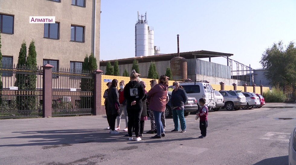 Жители Жетысуского района жалуются на соседство с бетонным заводом