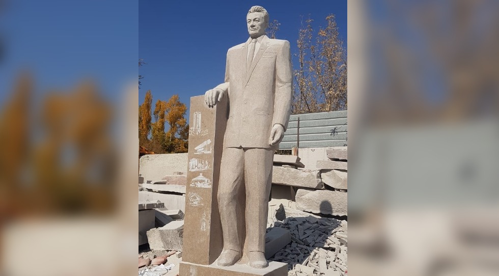 Новый памятник Кунаеву вызвал возмущение скульпторов и жителей