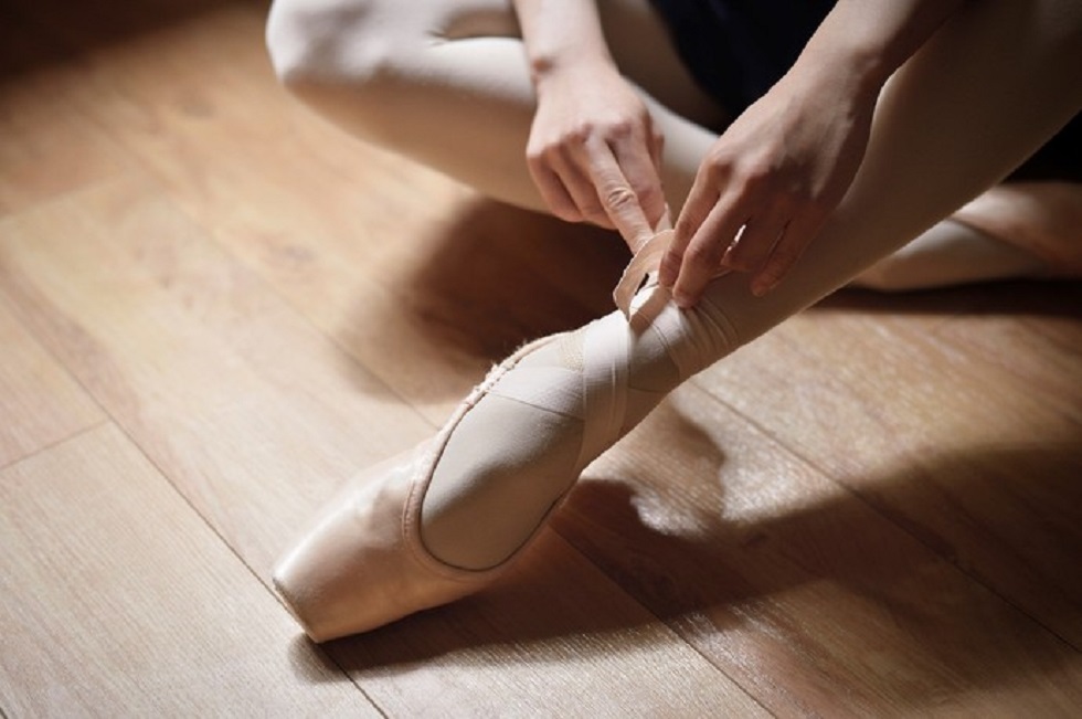 Жертва самоизоляции: балерину уволили из-за прибавки лишнего веса 
