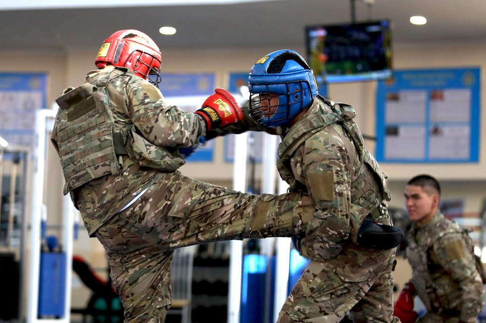 Казахстанские военные оттачивают мастерство рукопашного боя