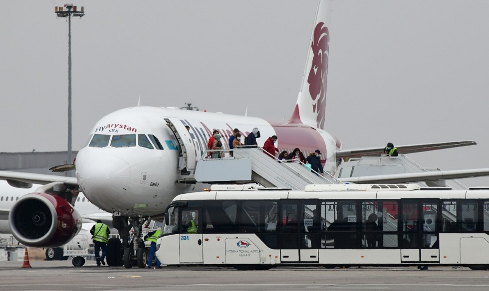 Правила прибытия пассажиров международными рейсами разъяснили в аэропорту Алматы 