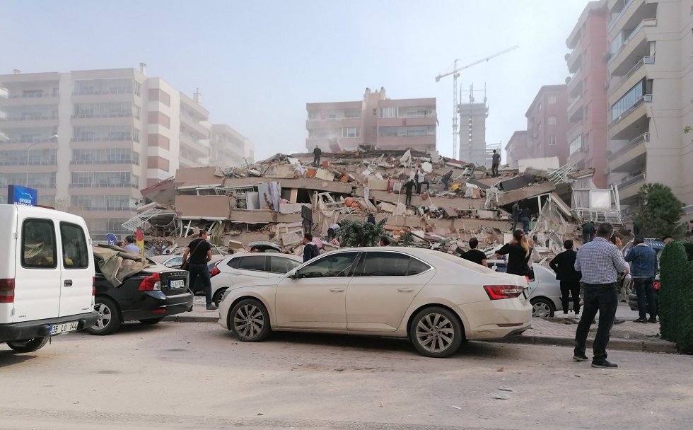 Сильное землетрясение произошло в Турции: есть жертвы 