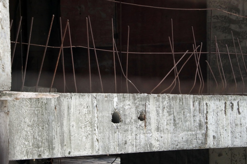 Несчастный случай в Шымкенте: бетонная плита раздавила рабочего