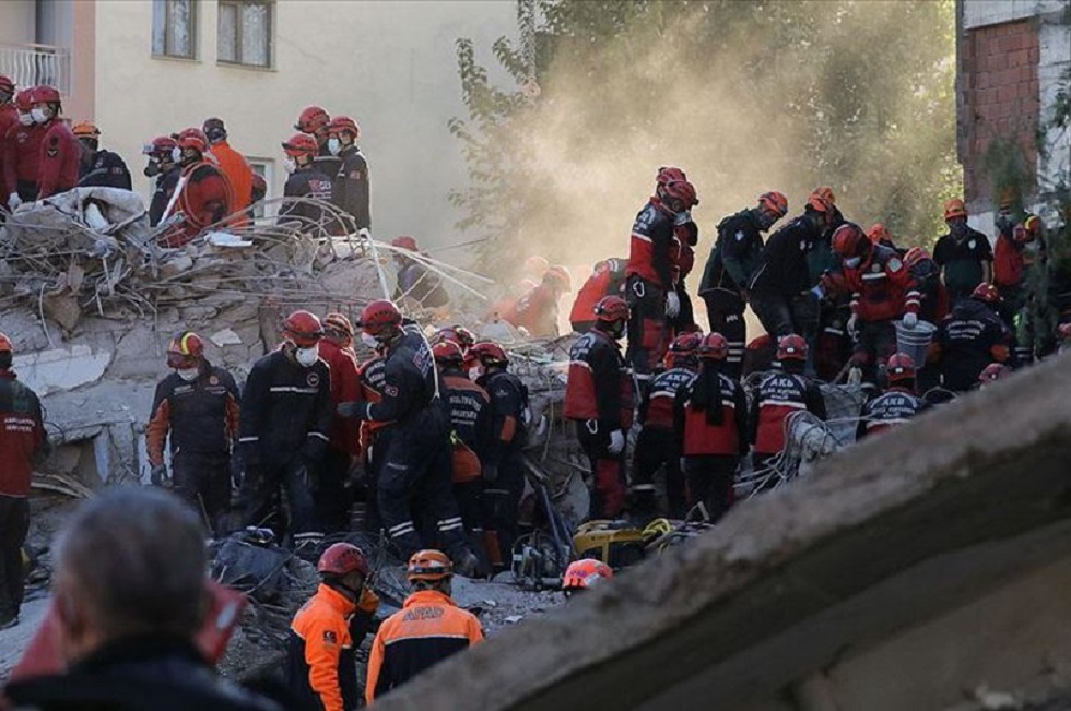 Количество жертв землетрясения в Турции перевалило за 100