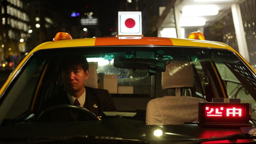 Клиент не всегда прав: японским таксистам разрешили не брать пассажиров без защитной маски на лице