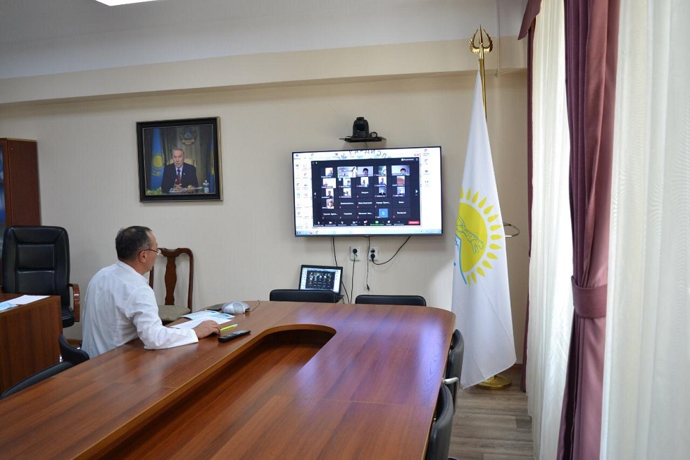 Врачи-члены партии Nur Otan провели онлайн-конференцию с алматинцами
