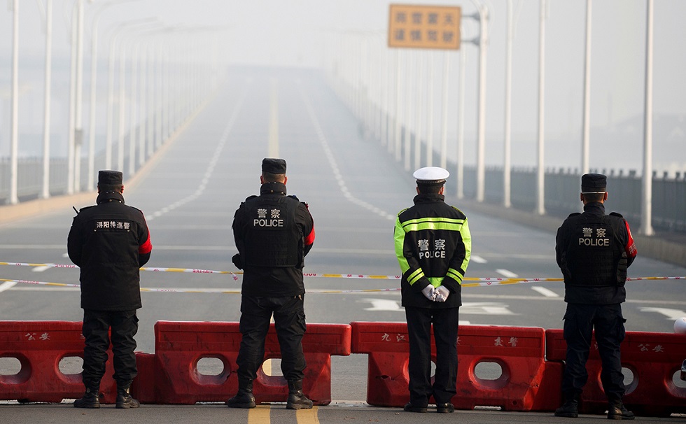 Коронавирус: Китай закрывает границы 