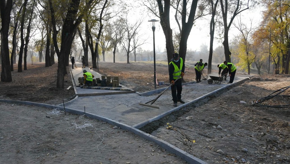 Благоустройство скверов, ремонт дворов и арычных сетей: в Алматы рассказали о реализуемых проектах ДКЗ