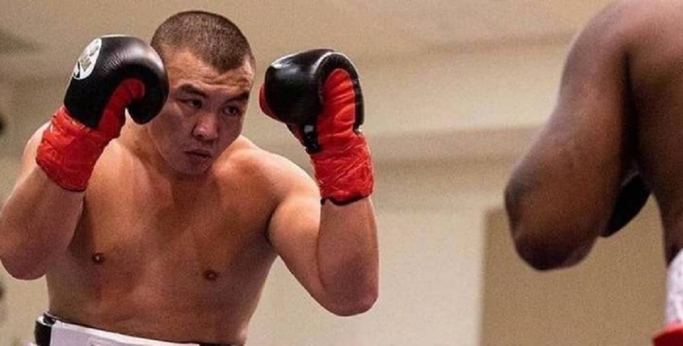 Казахстанский боксер за 43 секунды нокаутировал мексиканца