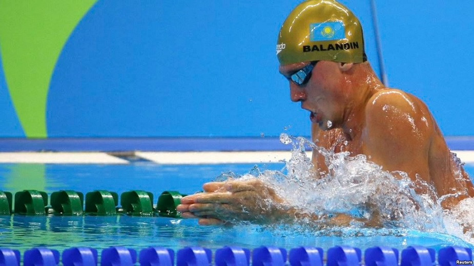 Баландин завоевал золото чемпионата Казахстана по плаванию