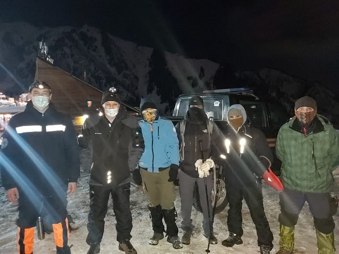 Спасатели Службы 109 нашли заблудившихся туристов в горах