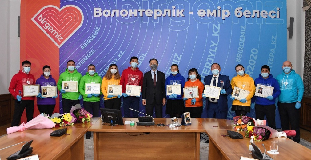 Волонтеров Алматы наградили благодарственными письмами