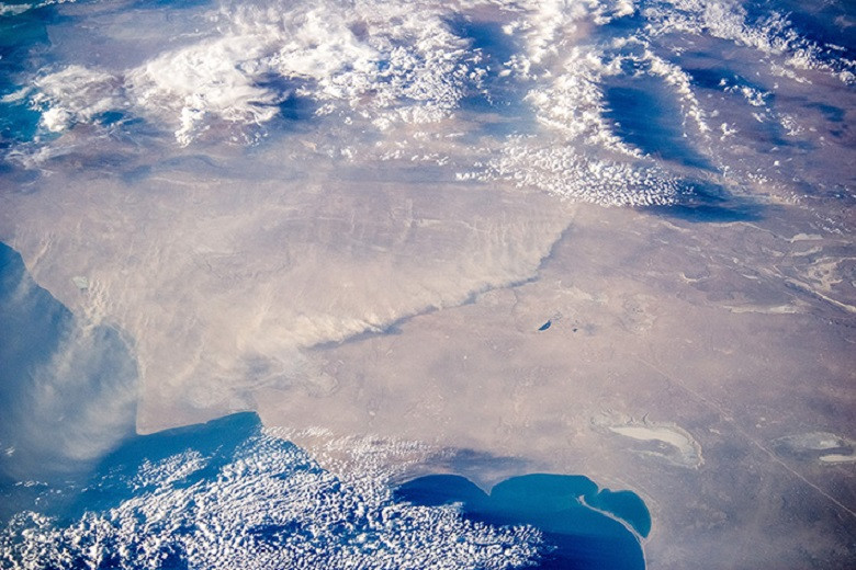Космонавт сфотографировал пыльную бурю в Мангистау с борта МКС