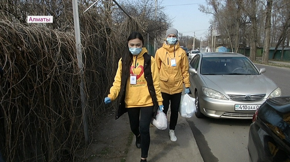 Кому помогают волонтеры Алматы во время пандемии