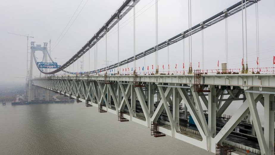Первый в мире подвесной мост для высокоскоростных поездов открылся в Китае