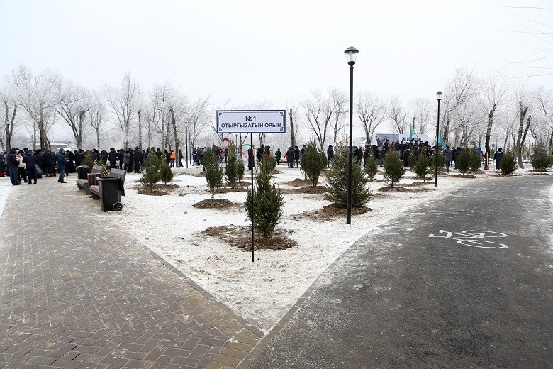 Новый парк "Желтоксан" в Алматы: на территории парка высажены 100 хвойных деревьев