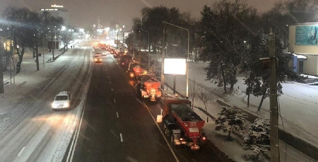 С улиц Алматы за ночь вывезено 230 кубометров снега