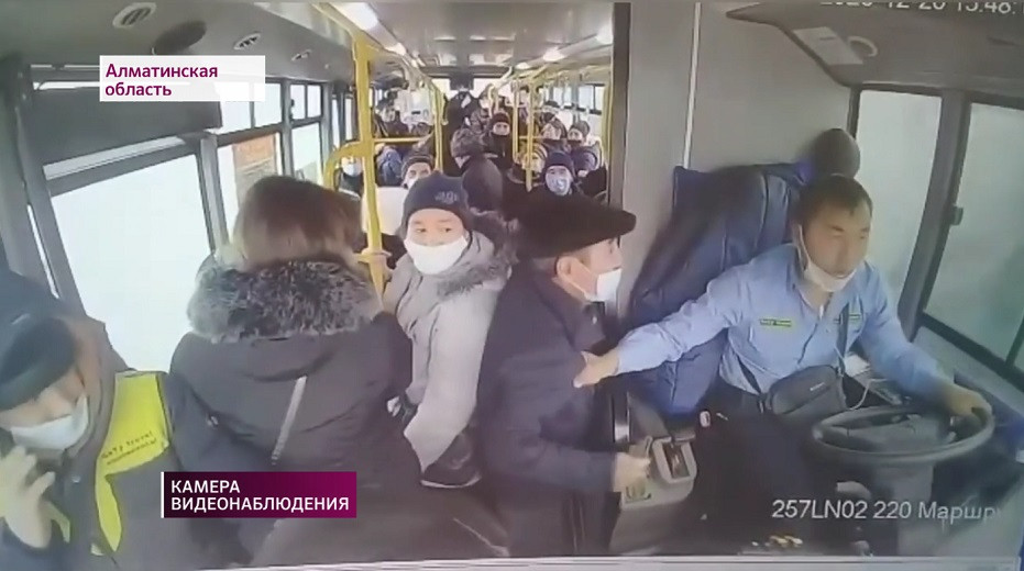 Избиение водителя автобуса из-за 150 тенге: дебоширы задержаны 
