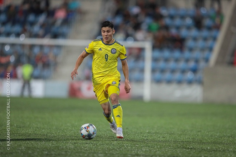 Капитан сборной Казахстана по футболу дисквалифицирован на длительный срок