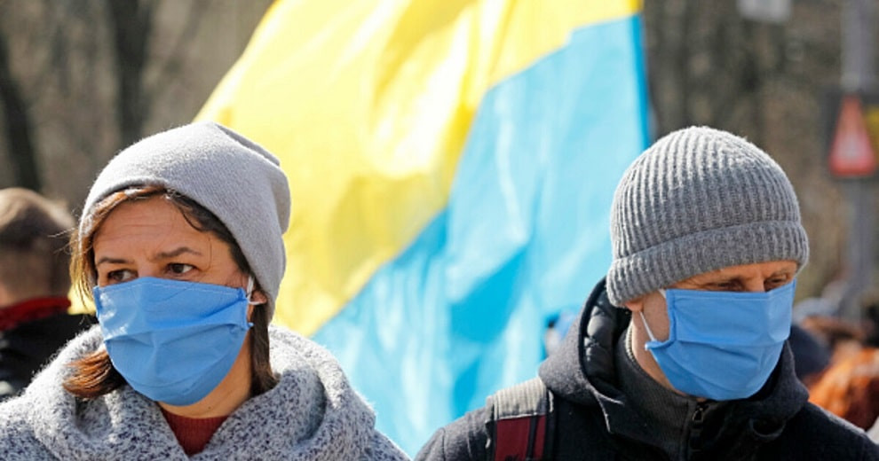 COVID-19 в Европе: на Украине ввели жесткий локдаун, во Франции затягивается вакцинация