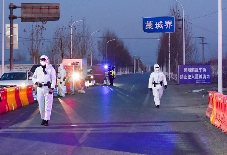Два крупных города в Китае закрыли из-за вспышки коронавируса