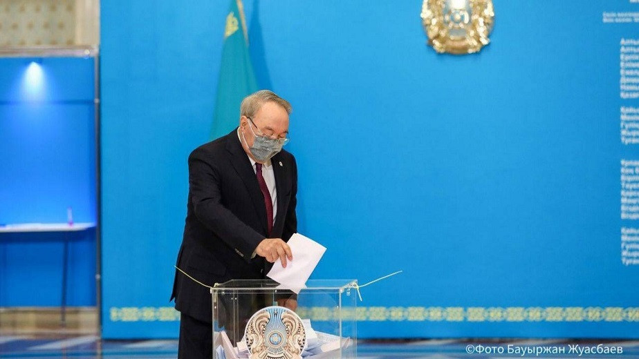 Нурсултан Назарбаев проголосовал на парламентских выборах