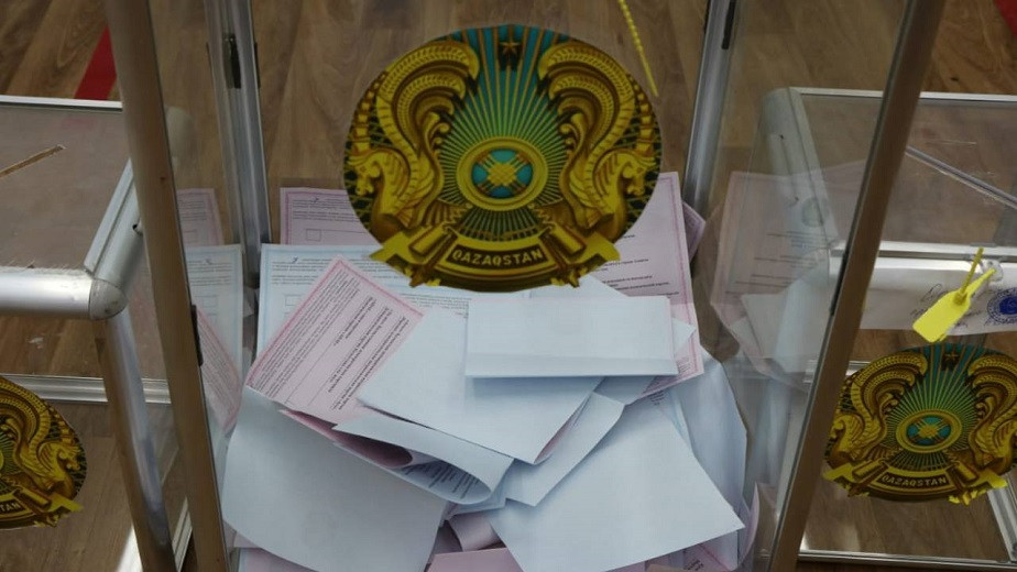 Заместитель акима Алматы Ержан Бабакумаров проголосовал на выборах депутатов Мажилиса и маслихатов