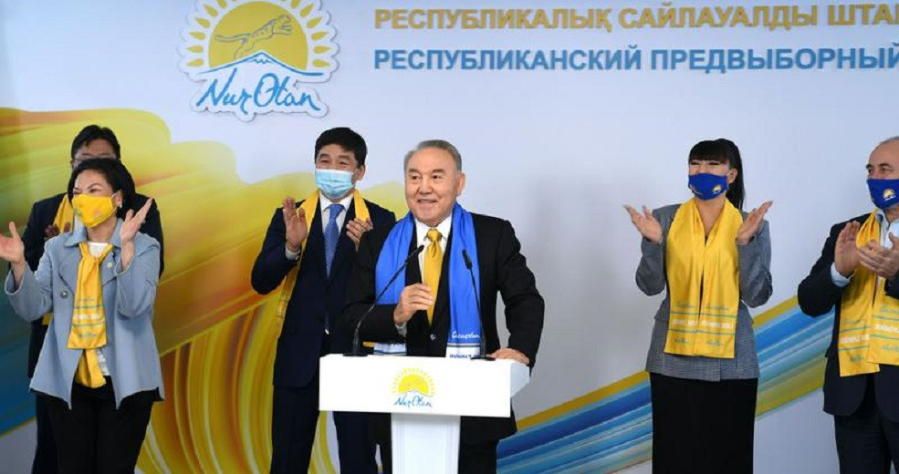 Нурсултан Назарбаев поздравил однопартийцев с победой на выборах