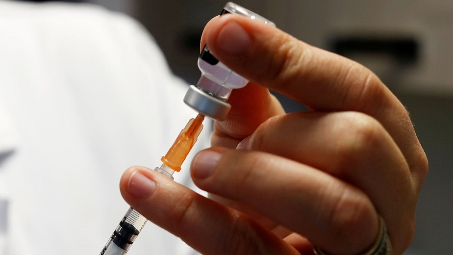 Китай призвал прекратить использование вакцины Pfizer