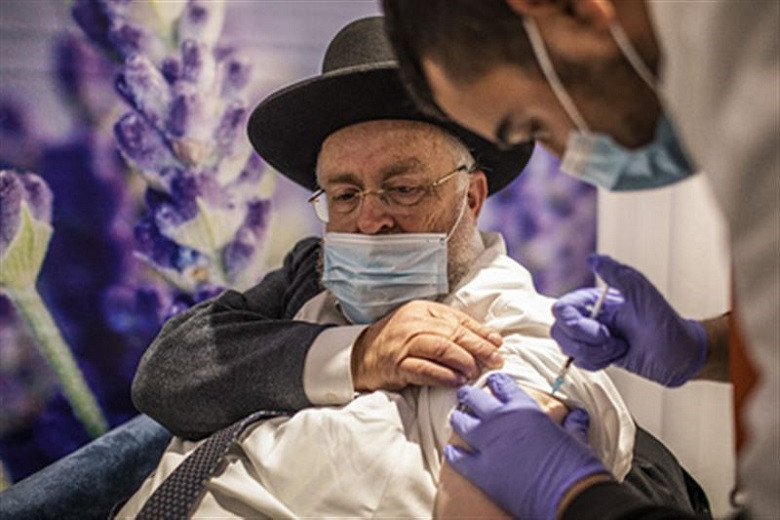 Лицевой паралич случился у 13 израильтян после прививки Pfizer