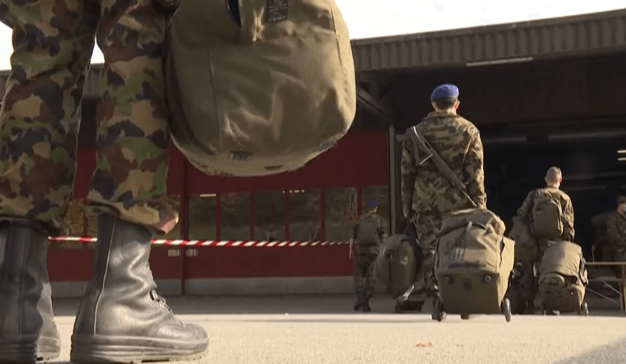 COVID-19 в Европе: новобранцы швейцарской армии будут служить из дома