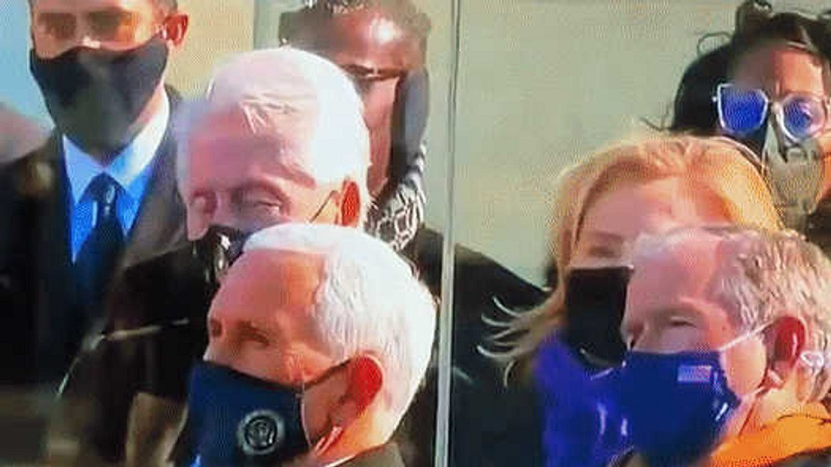 Билл Клинтон задремал на инаугурации Байдена