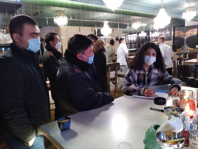 За прошедшие двое суток мониторинговые группы Алматы проверили соблюдение саннорм на 370 объектах