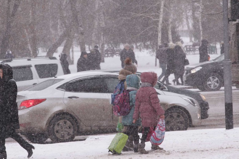 В Восточном Казахстане отменили занятия в школах и колледжах