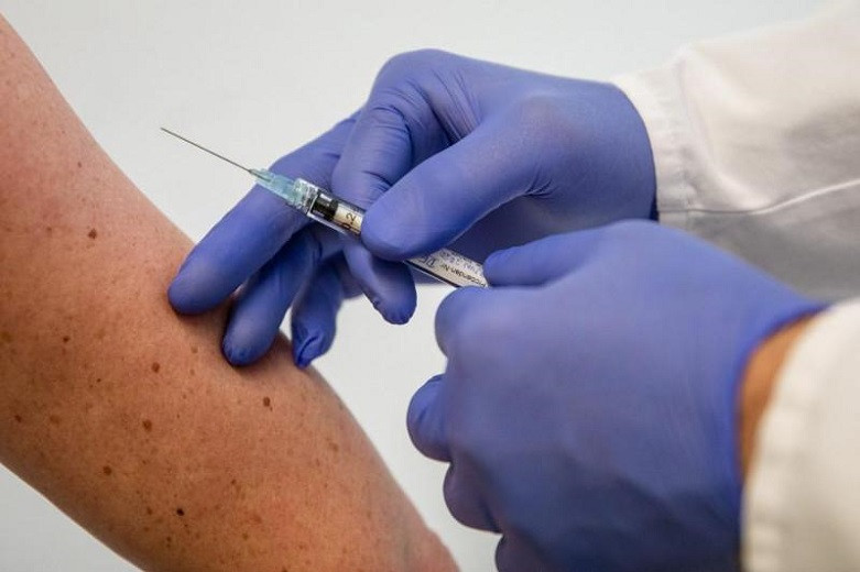 Ұлыбританияда 6,3 млн адам індетке қарсы вакцина салдырды  