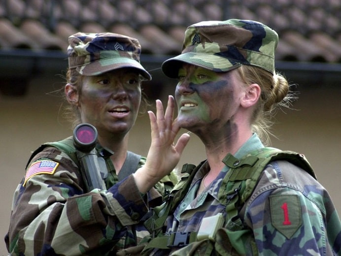 Солдаты с накрашенными губами: в армии США меняют требования к внешнему виду женщин-военнослужащих