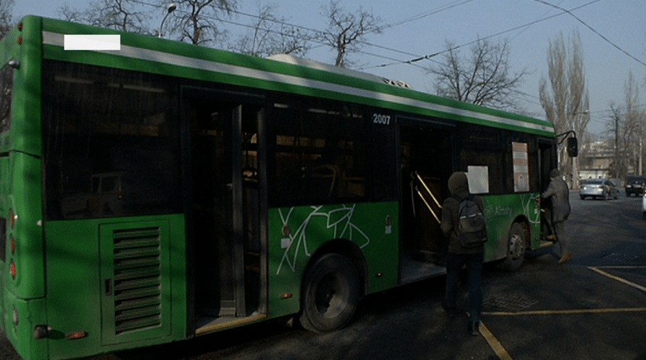 Многодетные матери могут бесплатно ездить на автобусах в Алматы