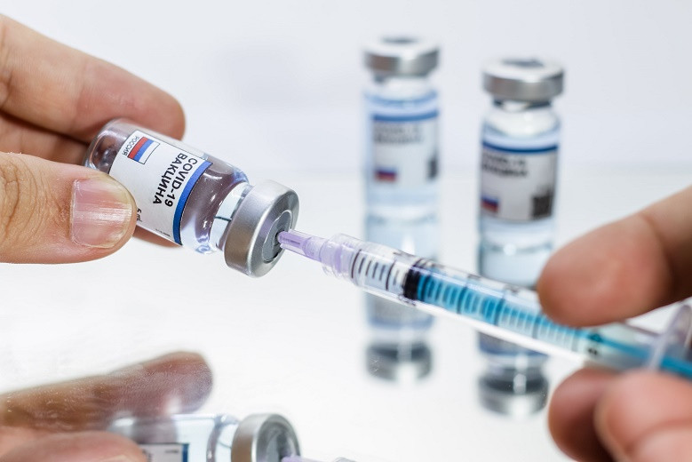 Денсаулық сақтау вице-министрлері коронавирусқа қарсы «Спутник V» вакцинасын салдырды  