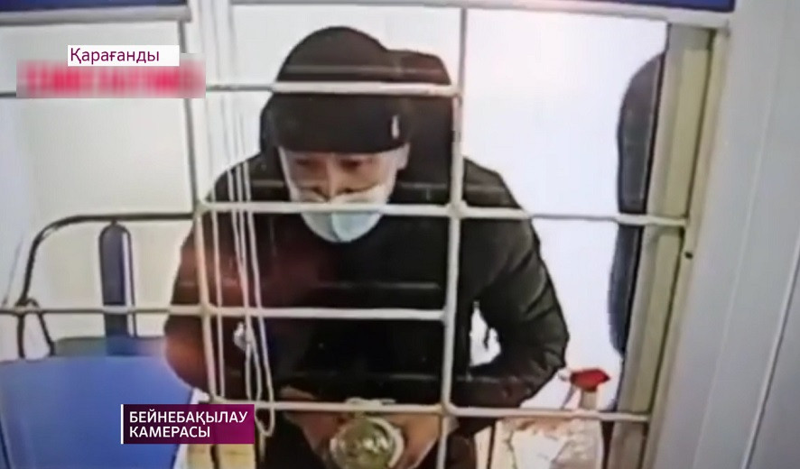 Дерзкое ограбление в Караганде: грабители облили кассира бензином и угрожали поджечь